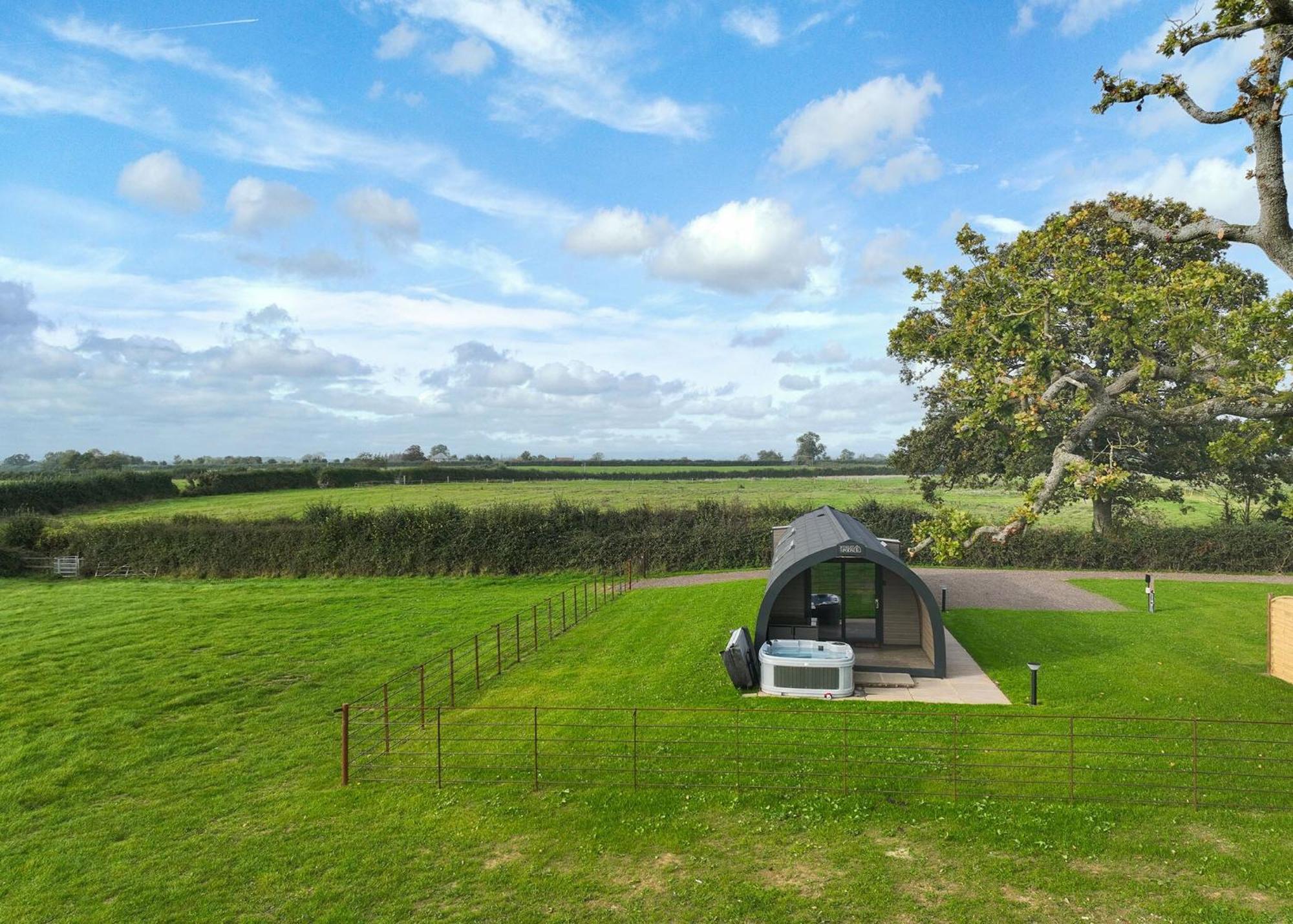 Firtree Farm Lodges Yeovil Exterior photo